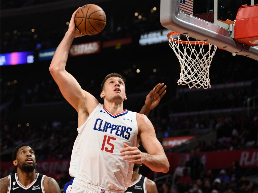 靠前场的攻 靠前场的攻