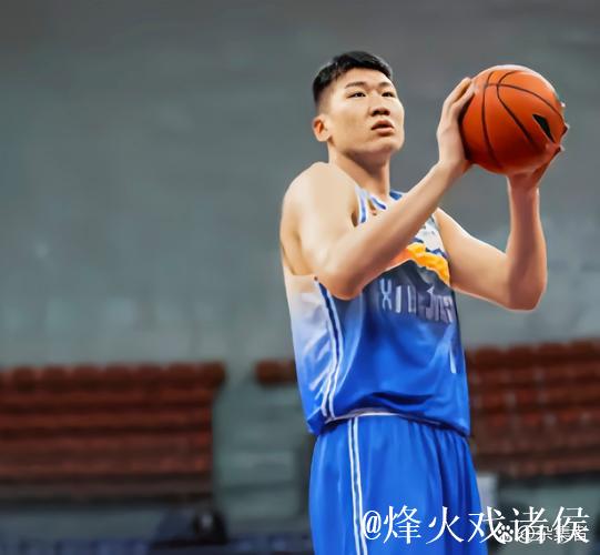 李炎哲22+10新疆加时胜广厦 胡金秋22+12