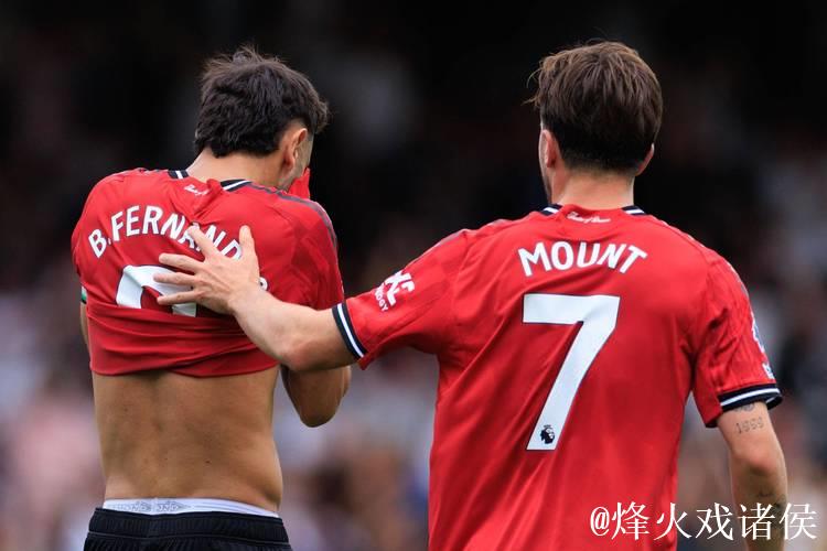 英超-B费染红库尼亚角球破门 曼联客场0-2狼队 英超-B费染红库尼亚角球破门 曼联客场0-2狼队